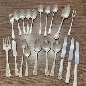 Vintage Wm Rogers Elegant silverware